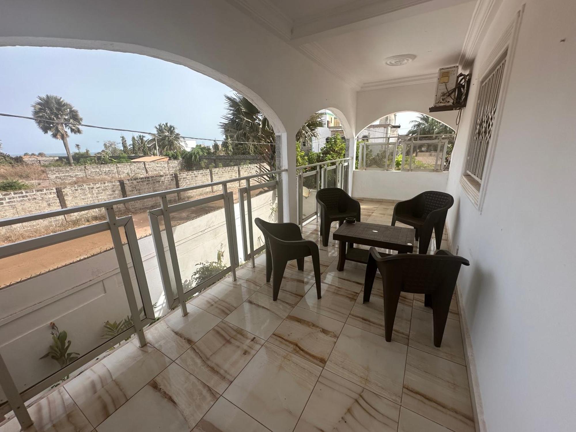Fhs Foundation House Bijilo Luaran gambar