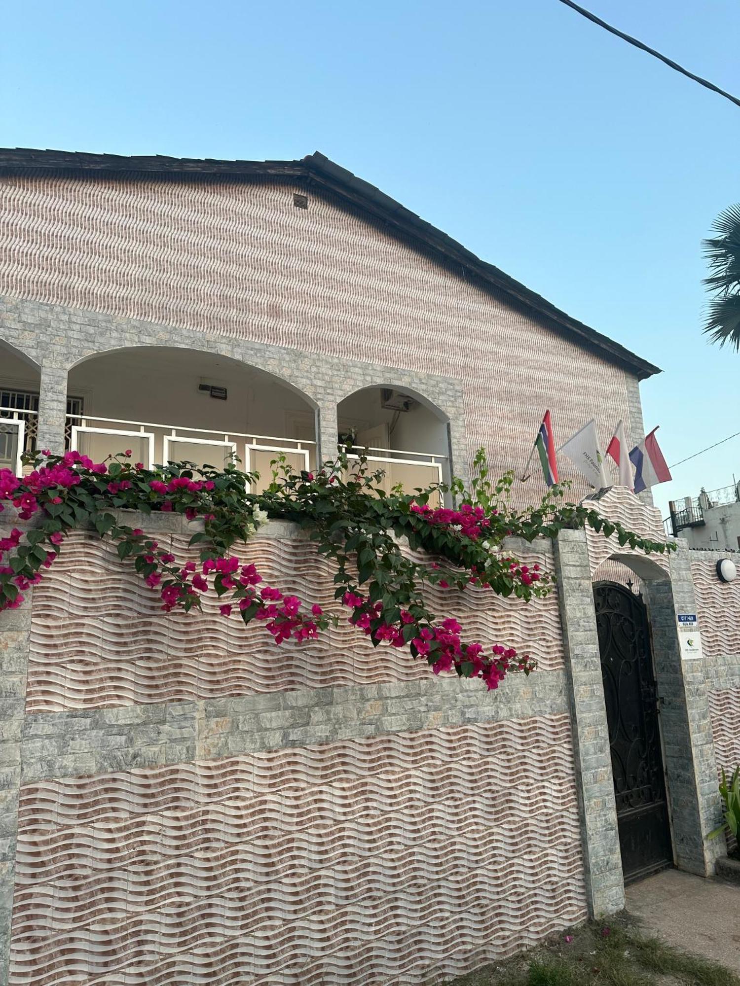 Fhs Foundation House Bijilo Luaran gambar